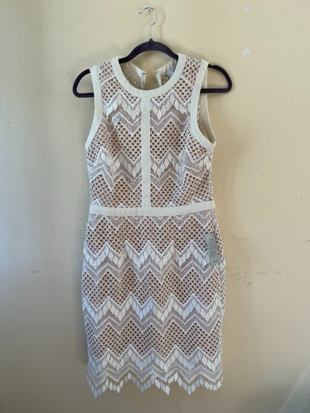 NEW!🌸Gorgeous Adelyn Rae fitted dress w/ see thru back